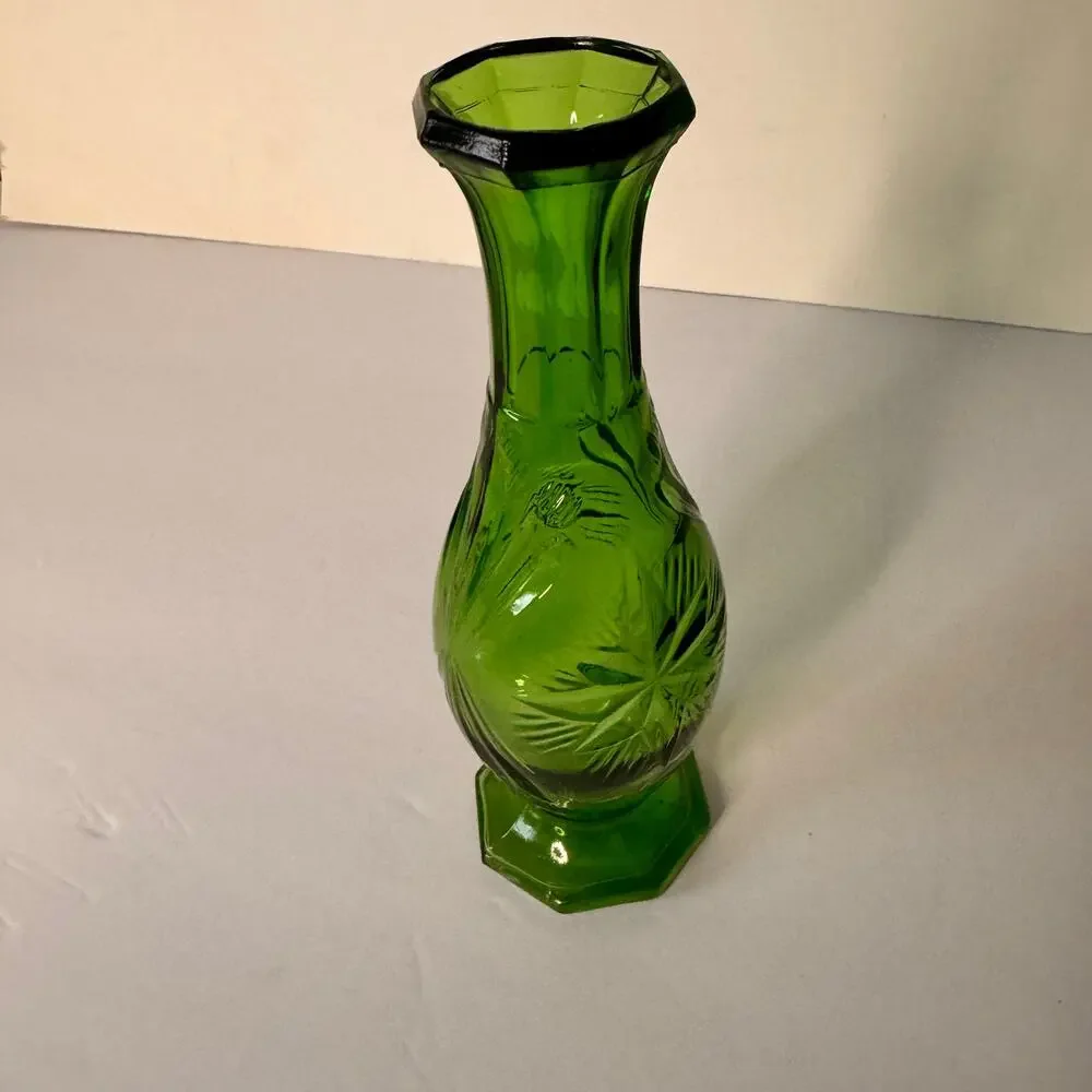 Emerald Green Starburst Pattern Antique Glass Bud Wildflower Vase 7